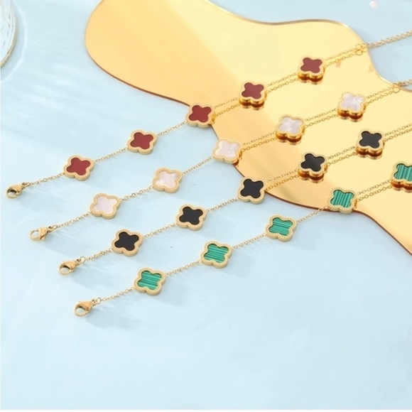 GOLD 18k Gold Plated Titanium Clover Charm Bracelet - Picture 3 of 3